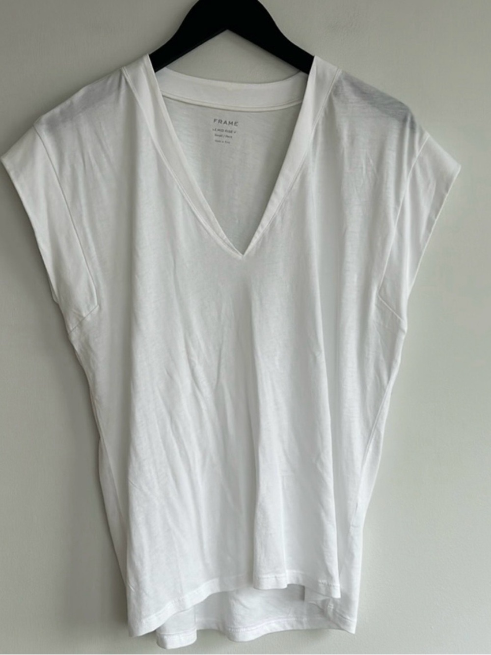 Le Mid Rise V-Neck Tee - Picture 4 of 7